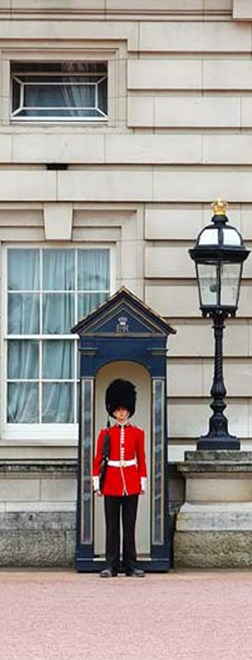 royal guard at buckingham palace
